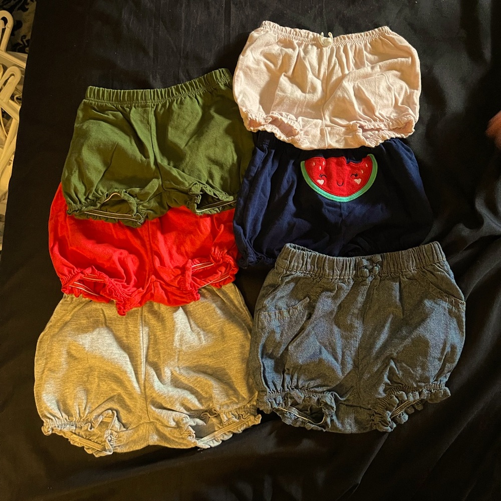 Carters babygirl shorts sizes 6months all 6